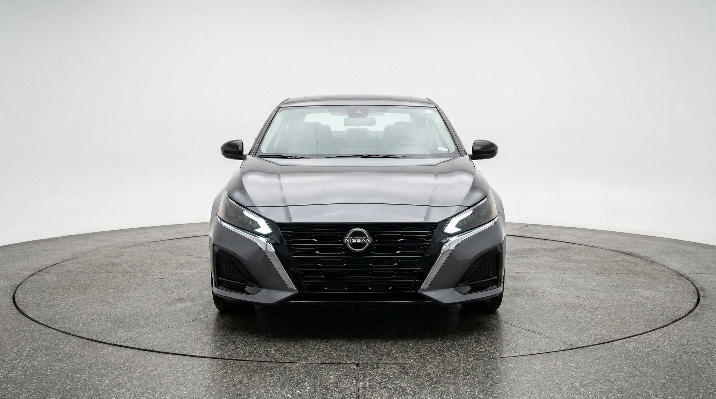 Used 2025 Nissan Altima 2.5 SV image 2