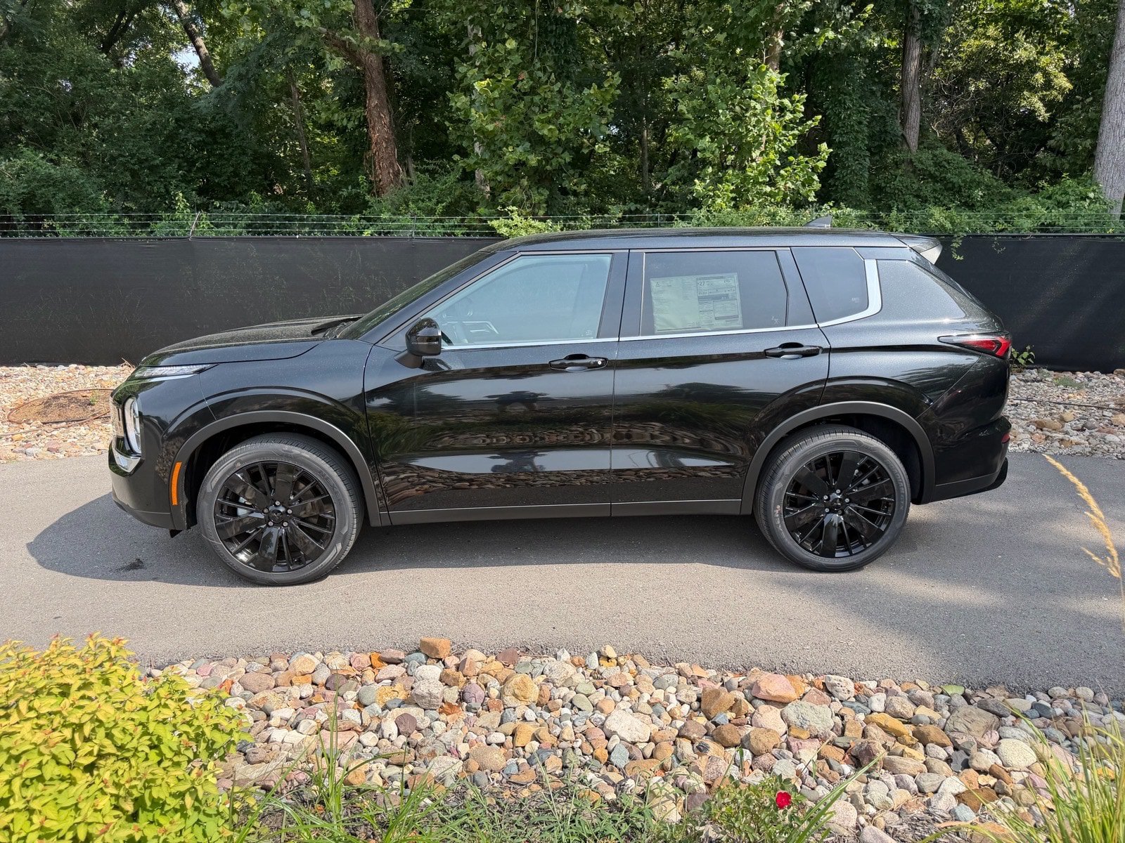 New 2026 Mitsubishi Outlander LE AWD/4WD image 2