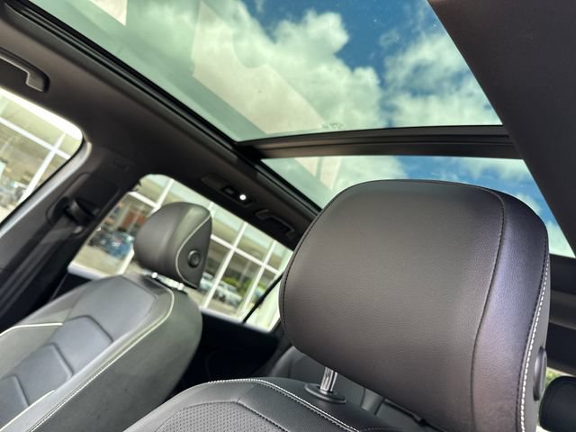Certified 2022 Volkswagen Tiguan SEL R-Line AWD/4WD image 32