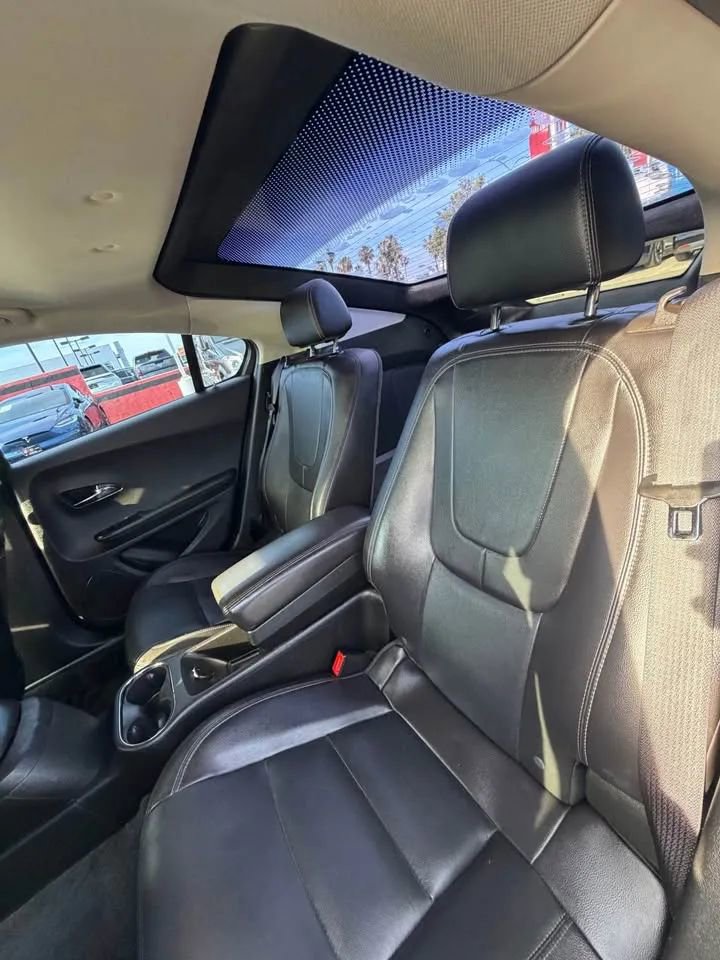 Used 2014 Chevrolet Volt Premium w/ Premium Trim Package FWD image 6