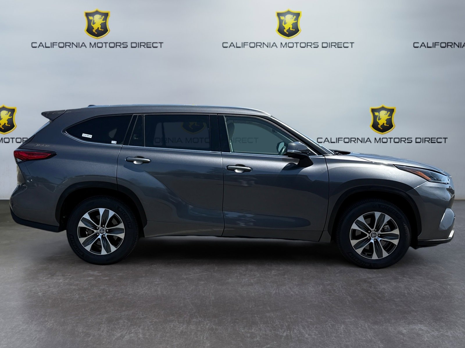 Used 2021 Toyota Highlander XLE image 6
