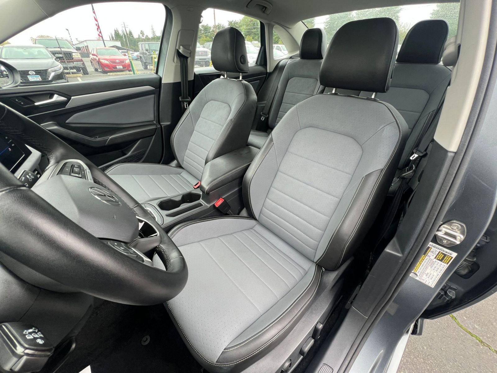 Used 2025 Volkswagen Jetta SE image 36