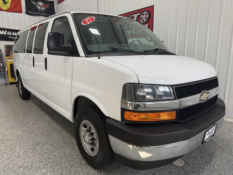 Used 2017 Chevrolet Express 3500 LT w/ LT Preferred Equipment Group RWD image 4