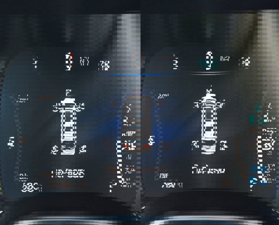 Used 2022 Chrysler Pacifica Limited w/ Uconnect Theater Family Group image 4