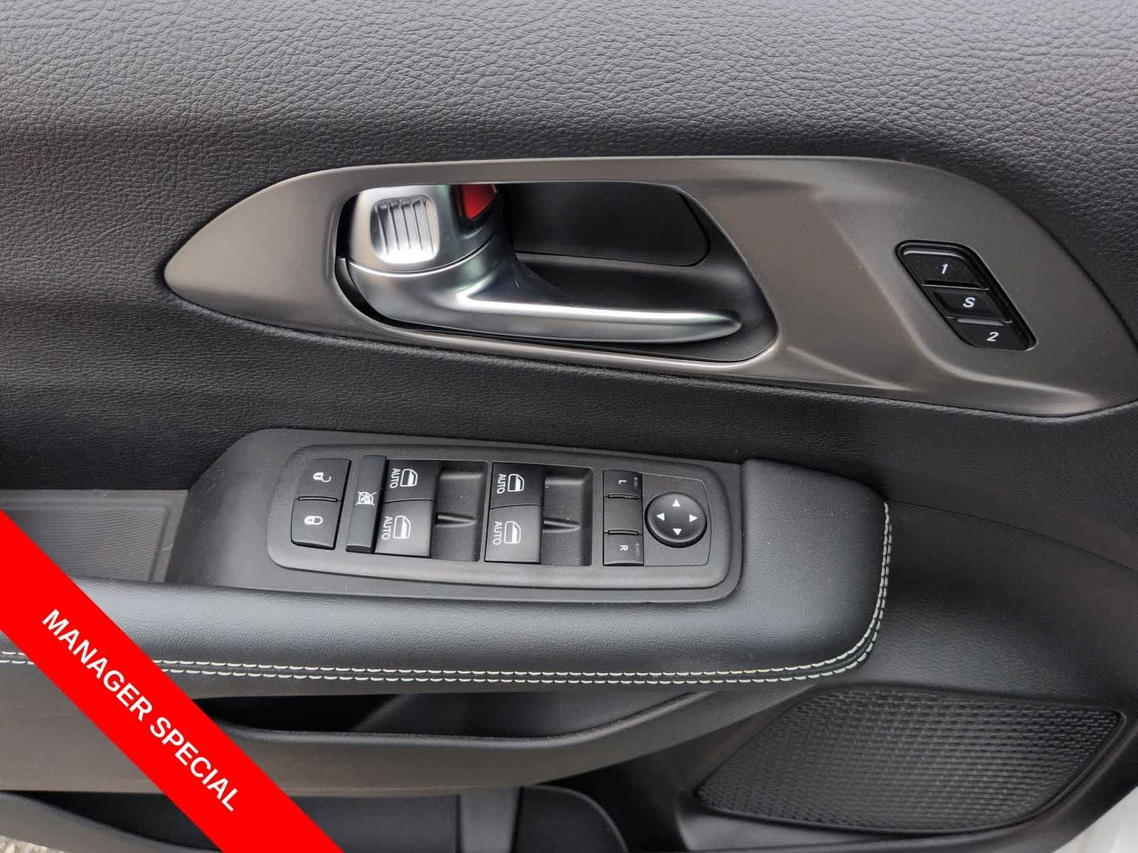 New 2026 Chrysler Pacifica Select FWD image 15