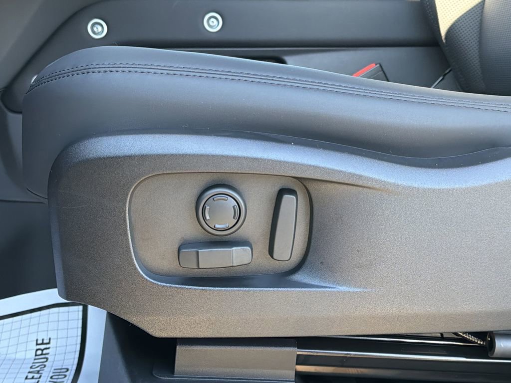 New 2026 Land Rover Defender 110 X-Dynamic SE image 20