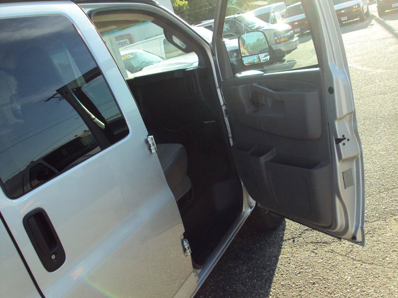 Used 2017 Chevrolet Express 3500 LT w/ LT Preferred Equipment Group RWD image 14