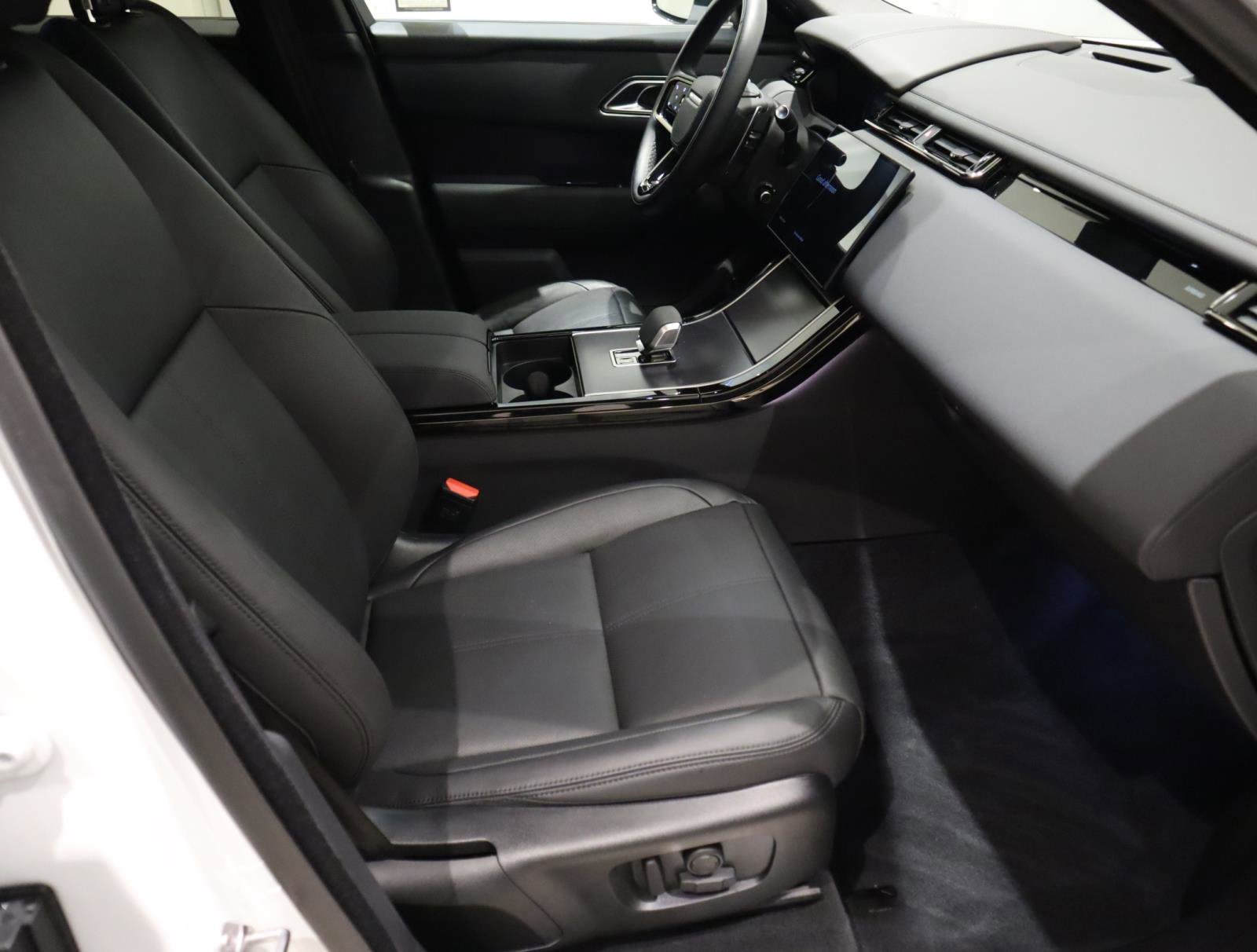 Used 2026 Land Rover Range Rover Velar Dynamic SE image 16