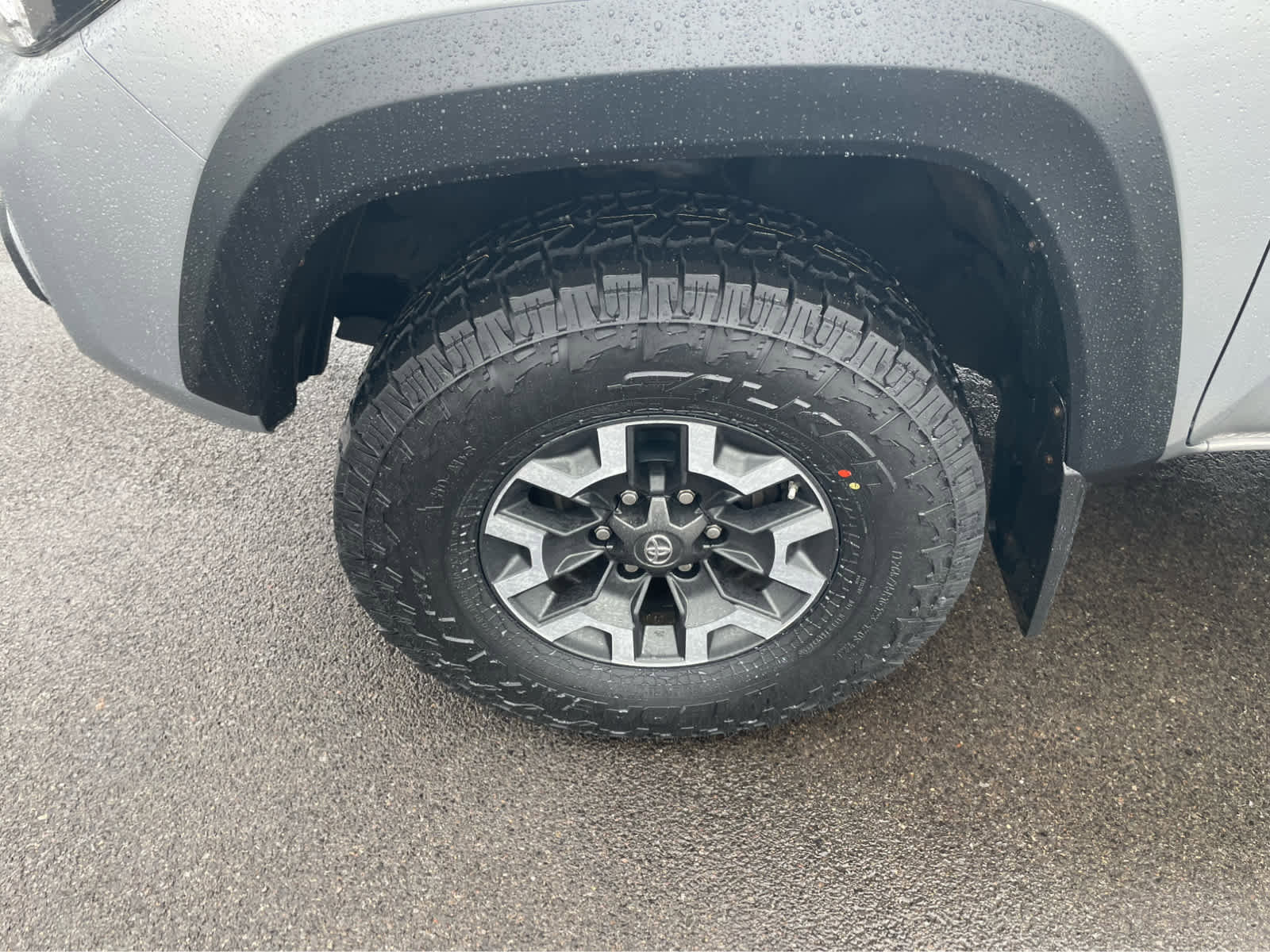 Used 2020 Toyota Tacoma TRD Off-Road w/ Technology Package image 9