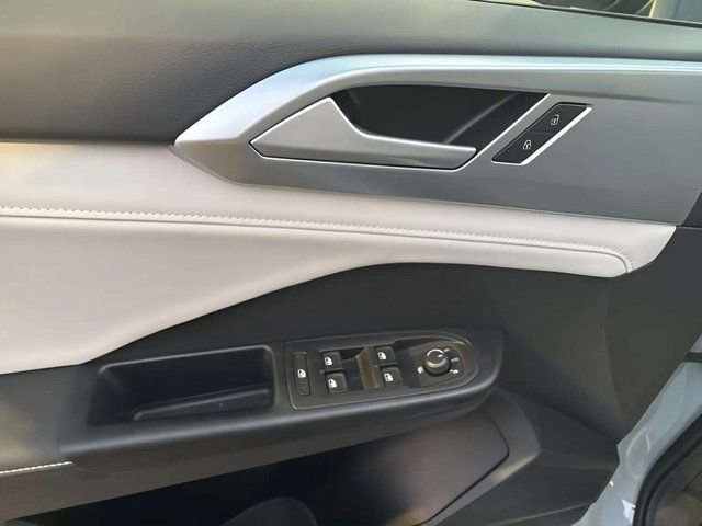 Certified 2026 Volkswagen Taos SE image 19