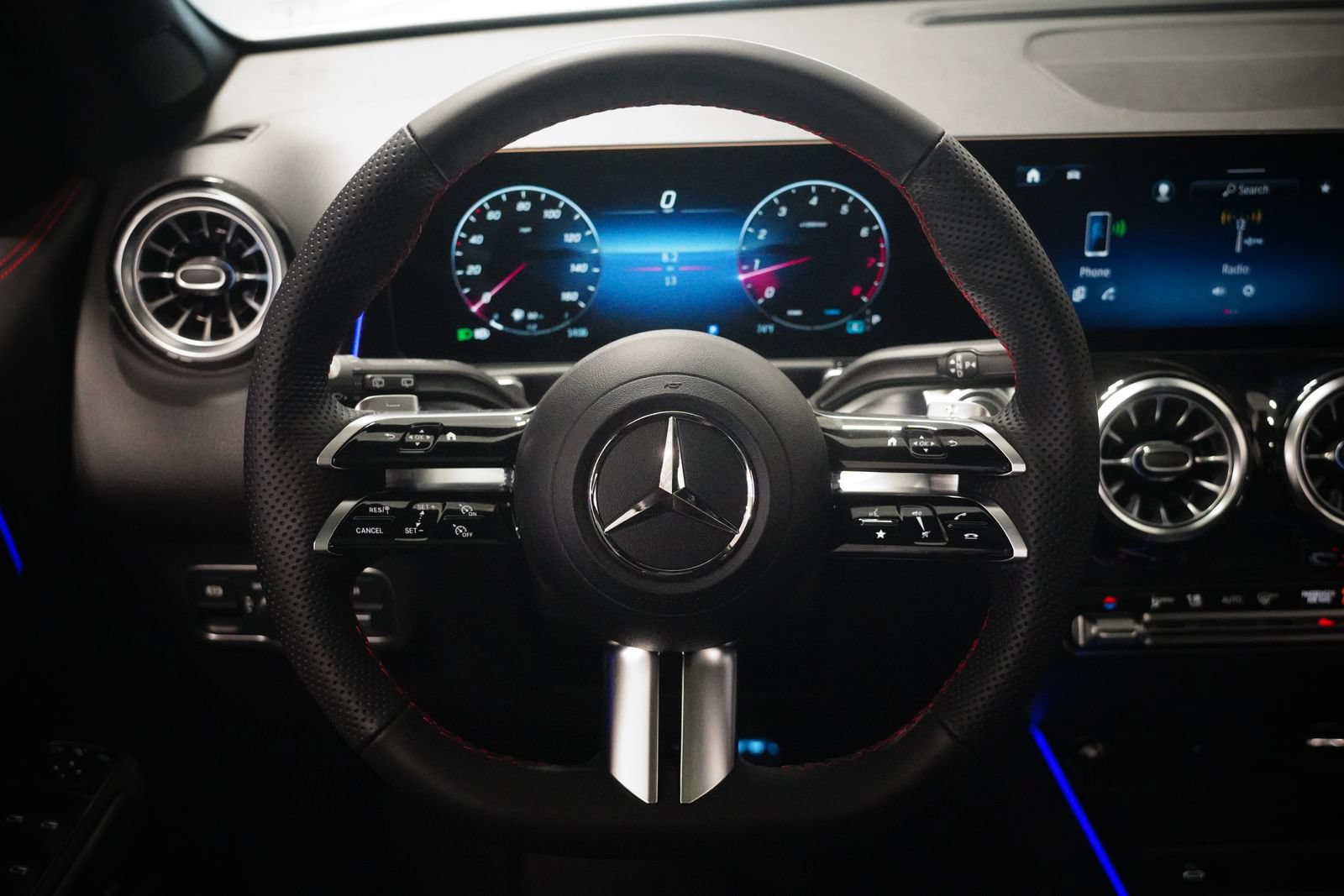 New 2026 Mercedes-Benz GLB 250 4MATIC image 18