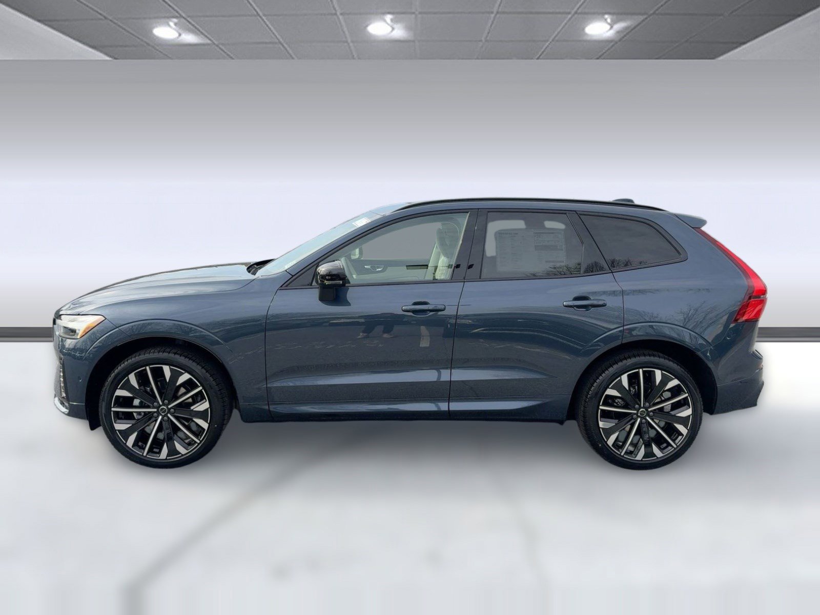 New 2026 Volvo XC60 B5 Ultra w/ Protection Package Premier image 2