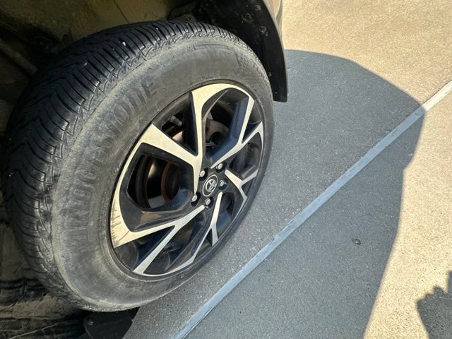 Used 2018 Toyota C-HR XLE FWD image 26