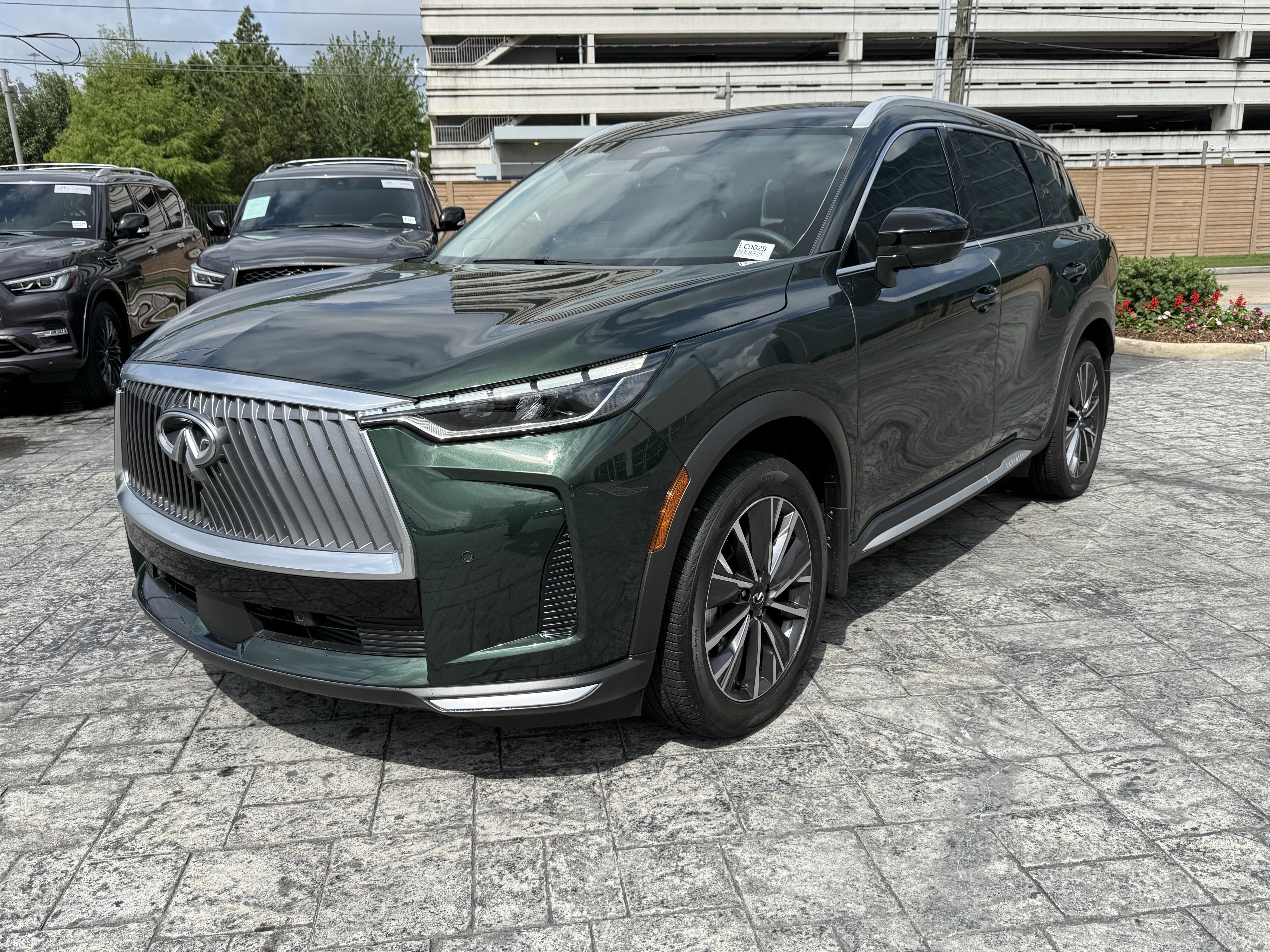 Certified 2026 INFINITI QX60 Luxe w/ Cargo Package FWD image 3