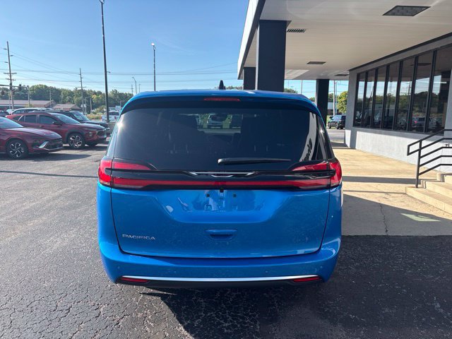 New 2027 Chrysler Pacifica Select FWD image 8
