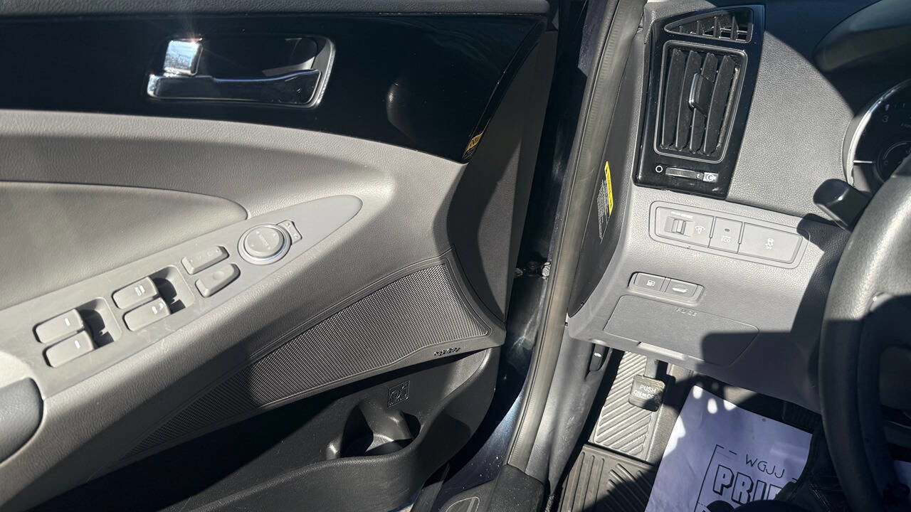 Used 2013 Hyundai Sonata Limited w/ Premium Pkg image 25
