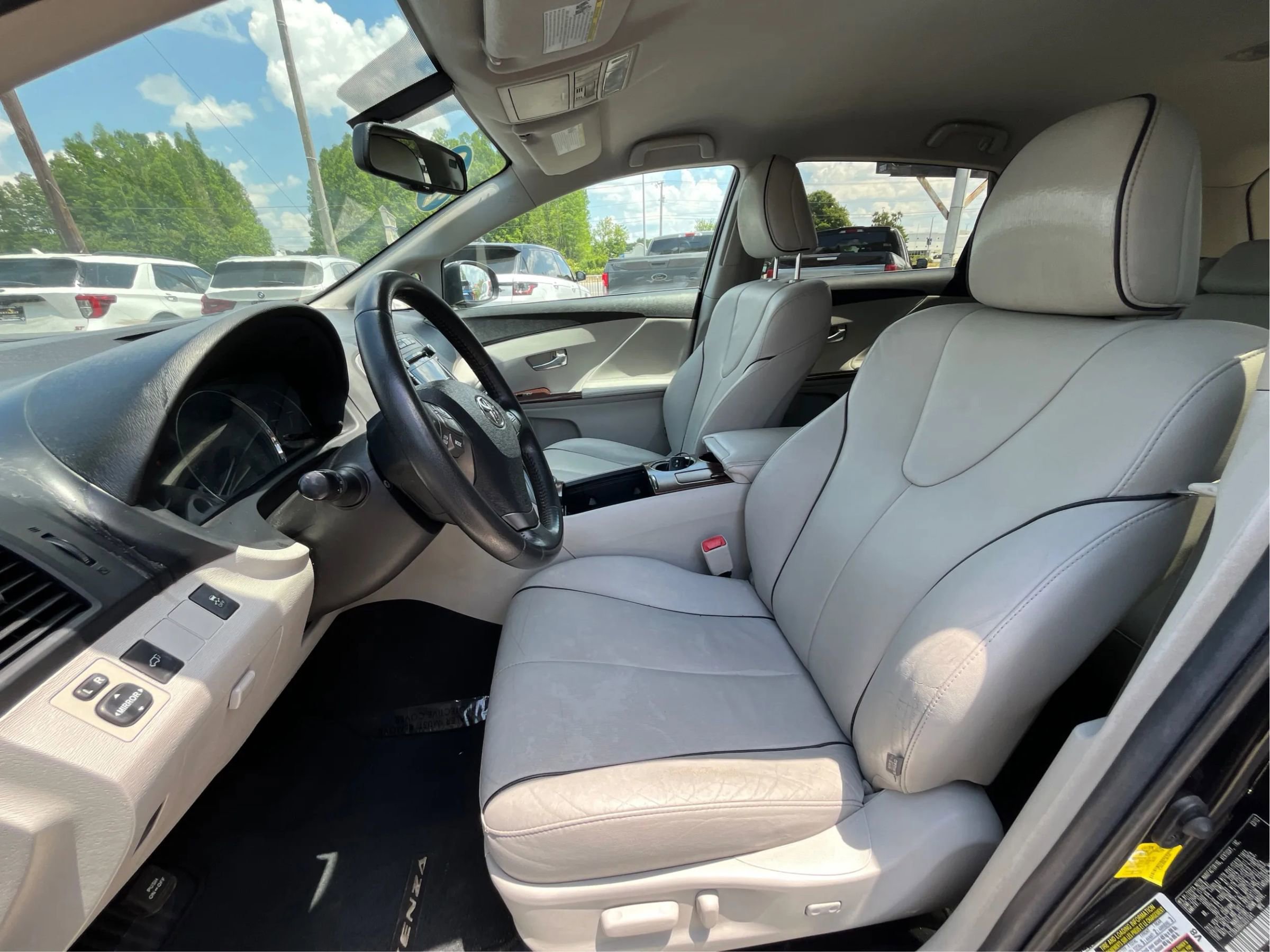 Used 2012 Toyota Venza XLE AWD/4WD image 9