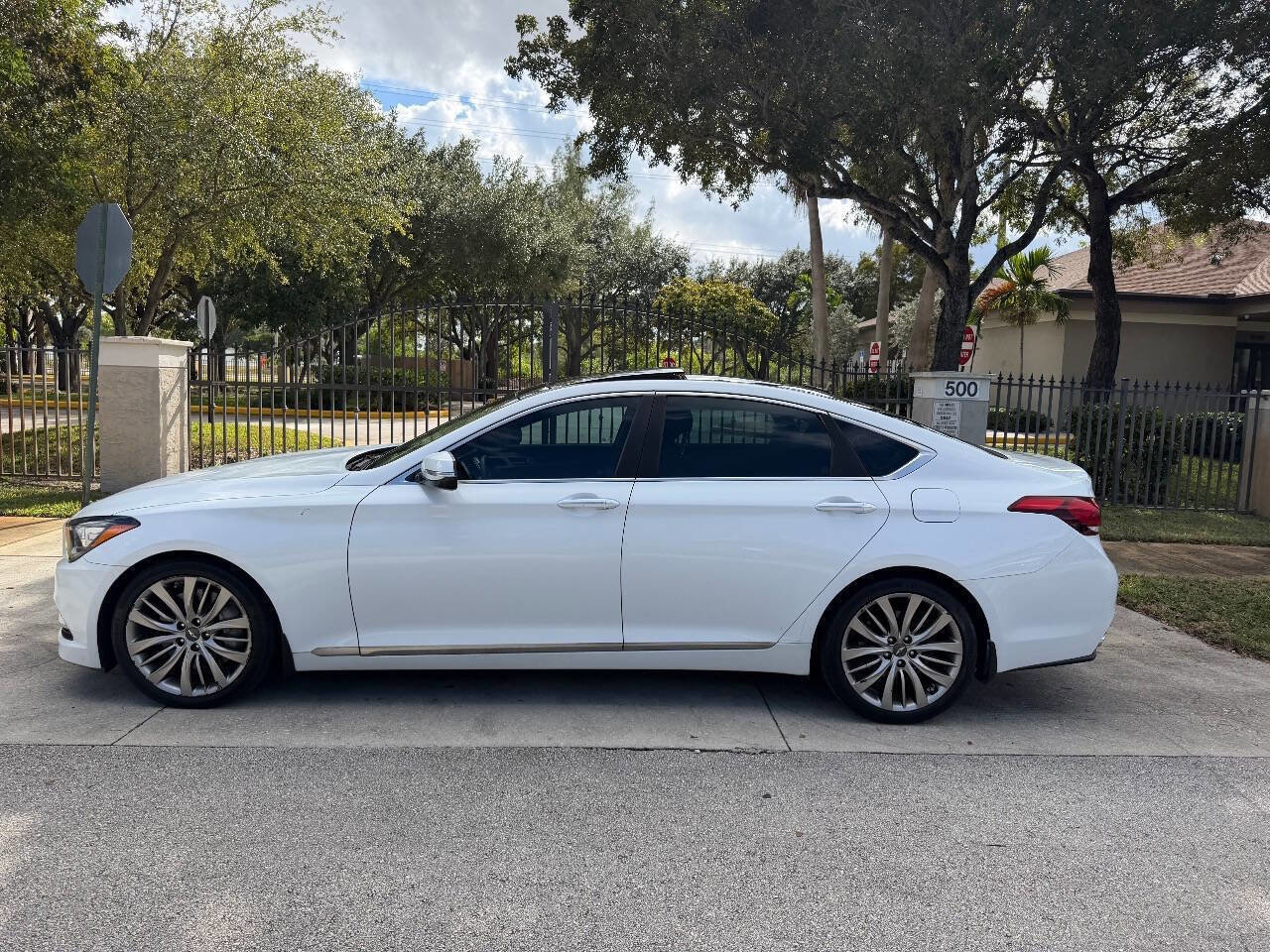 Used 2015 Hyundai Genesis 5.0 image 5
