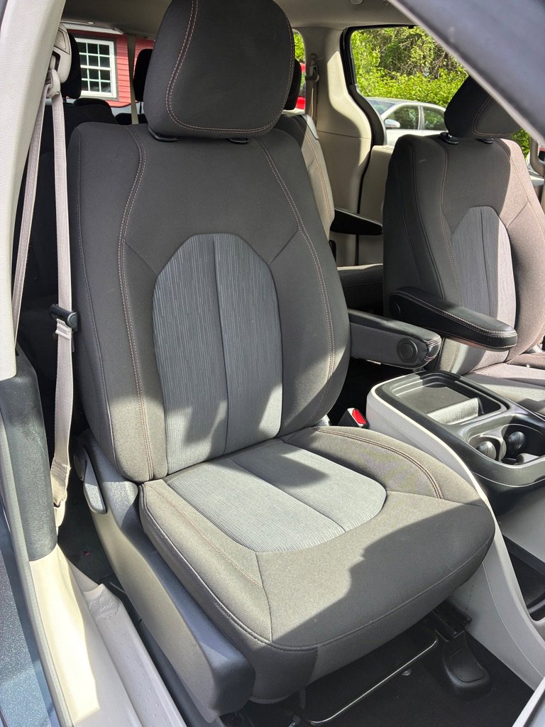 Used 2020 Chrysler Pacifica Touring FWD image 25