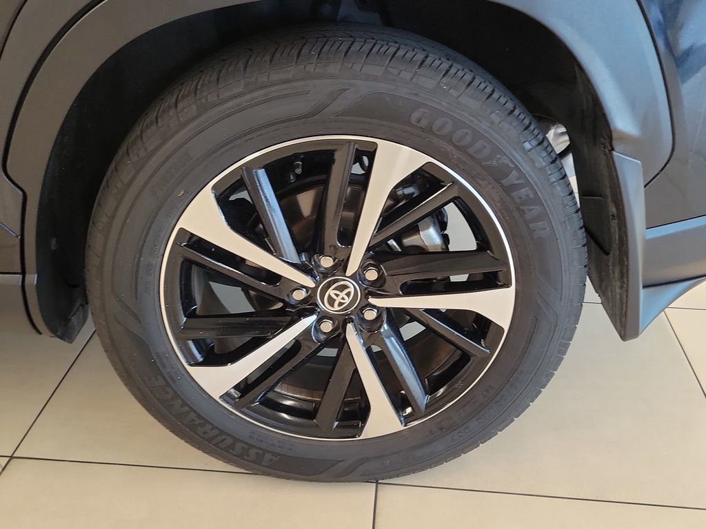 Used 2024 Toyota Corolla Cross XSE w/ Convenience Package AWD/4WD image 4