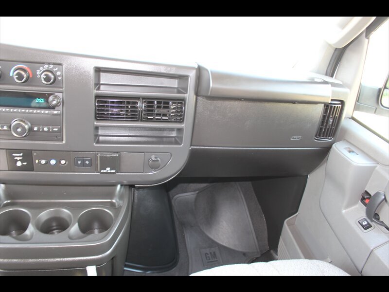 Used 2025 Chevrolet Express 3500 LT w/ LT Preferred Equipment Group RWD image 24