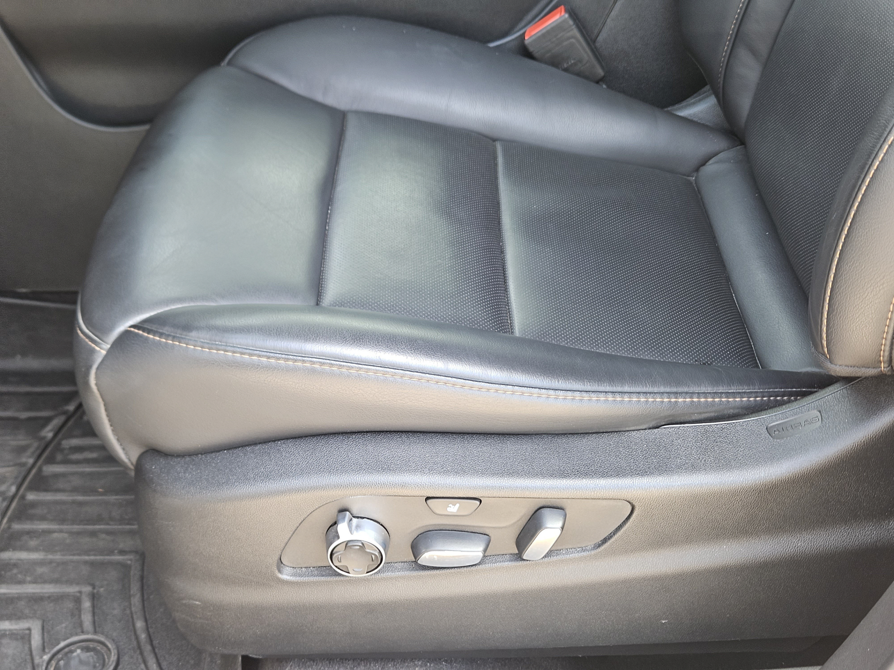 Used 2023 Cadillac XT4 Sport FWD image 17
