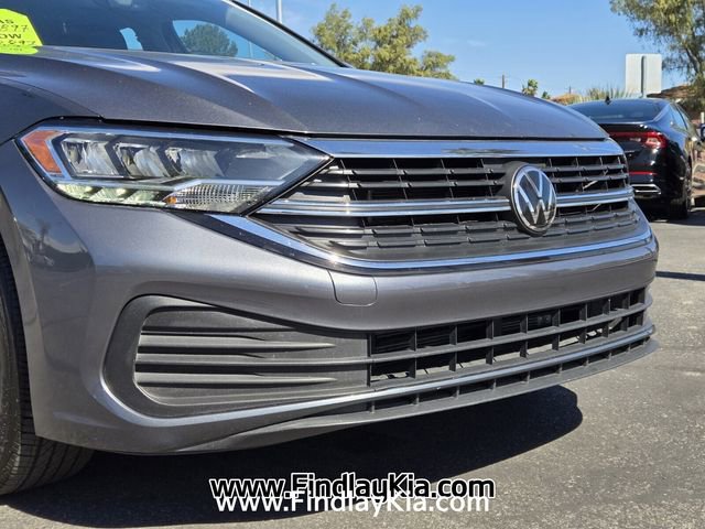 Used 2024 Volkswagen Jetta SE image 2