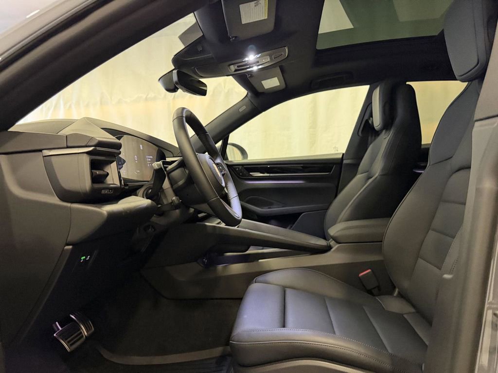 Used 2026 Porsche Macan 4S Electric AWD/4WD image 5