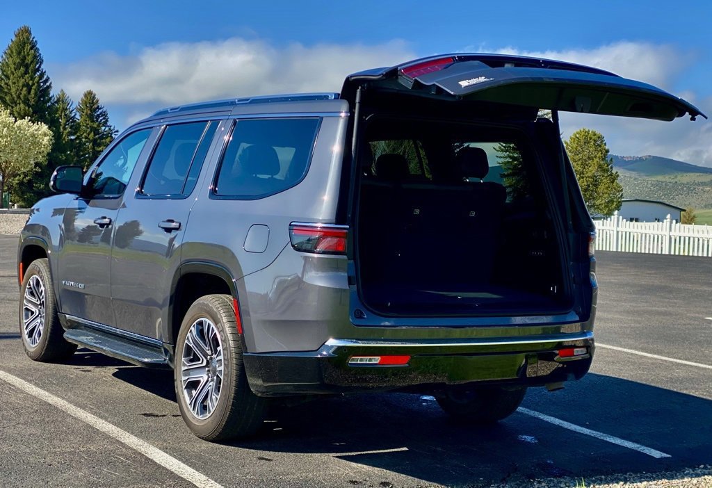 Used 2022 Jeep Wagoneer Series III AWD/4WD image 15