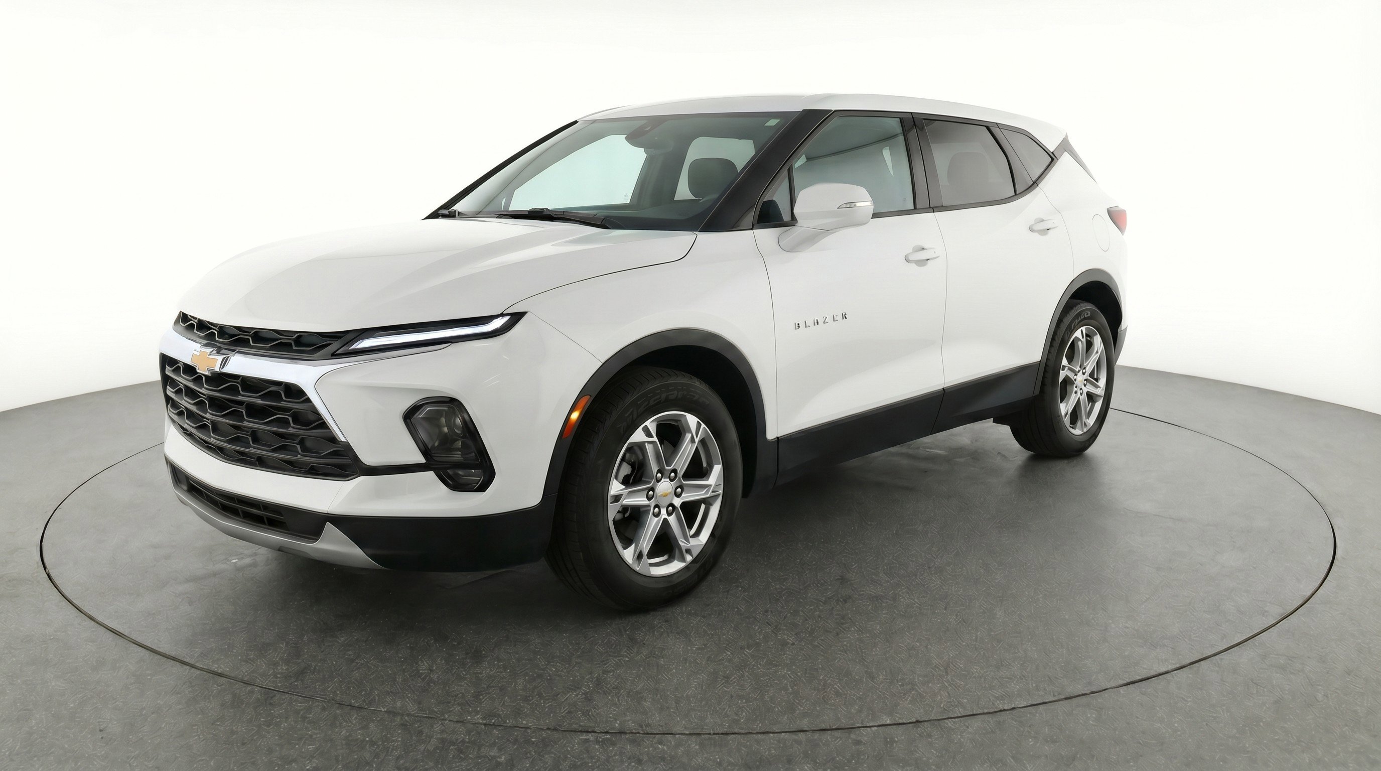 Used 2025 Chevrolet Blazer LT FWD image 3