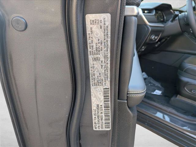 New 2025 Jeep Grand Cherokee Limited w/ Black Appearance Package image 17