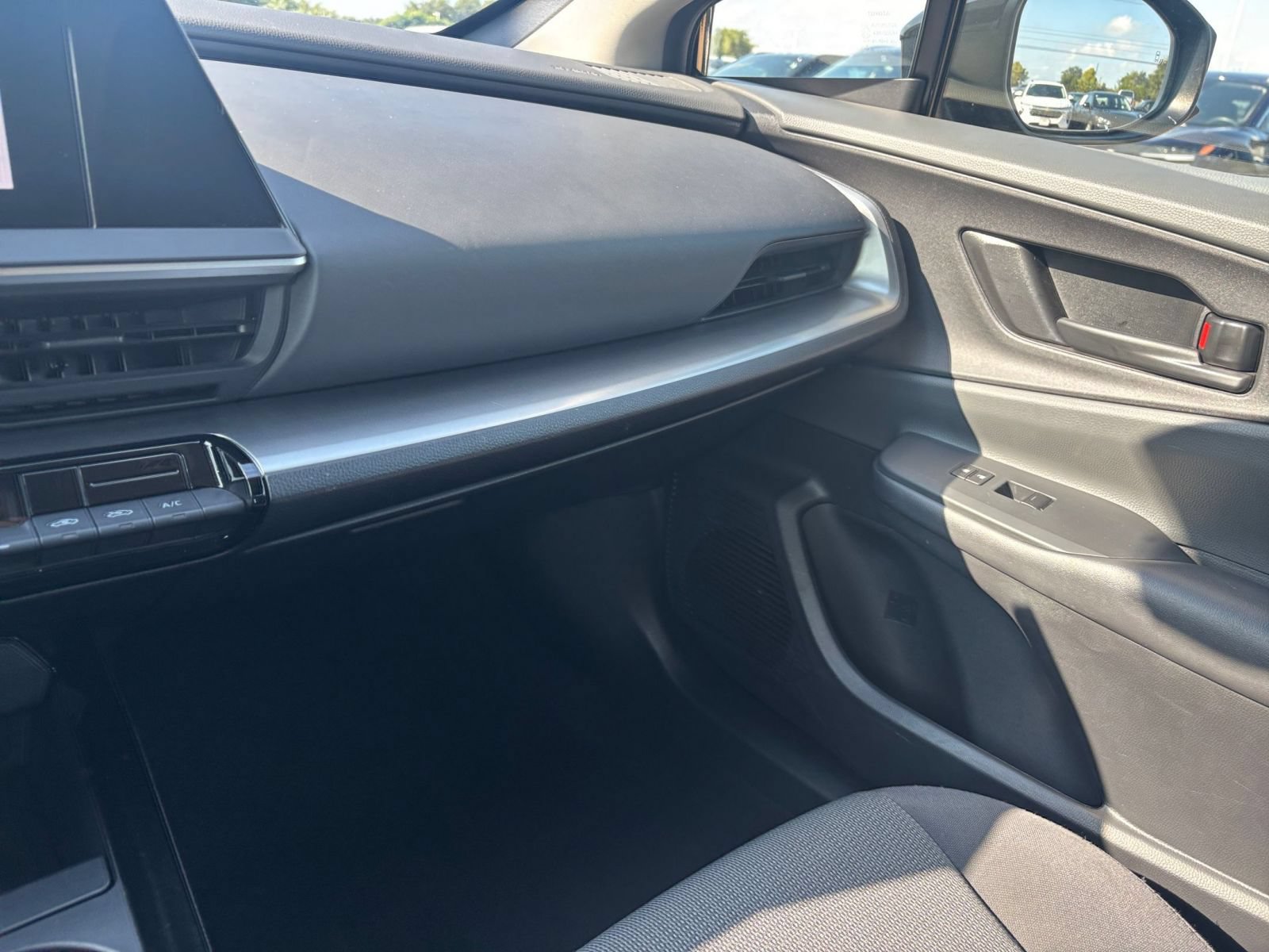 Used 2024 Toyota Prius LE FWD image 32