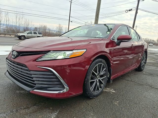 Used 2021 Toyota Camry XLE image 3