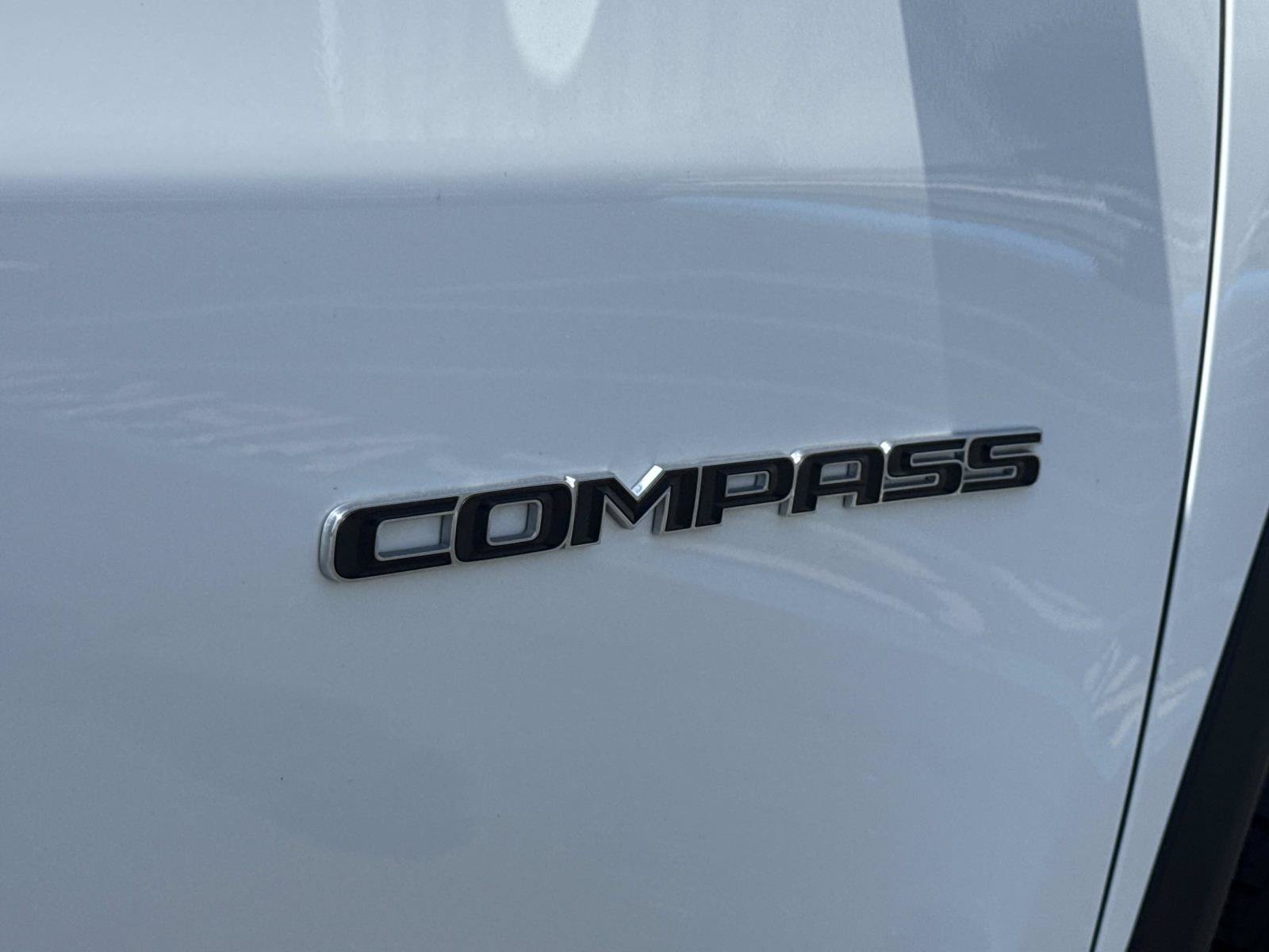 Used 2022 Jeep Compass Latitude FWD image 30