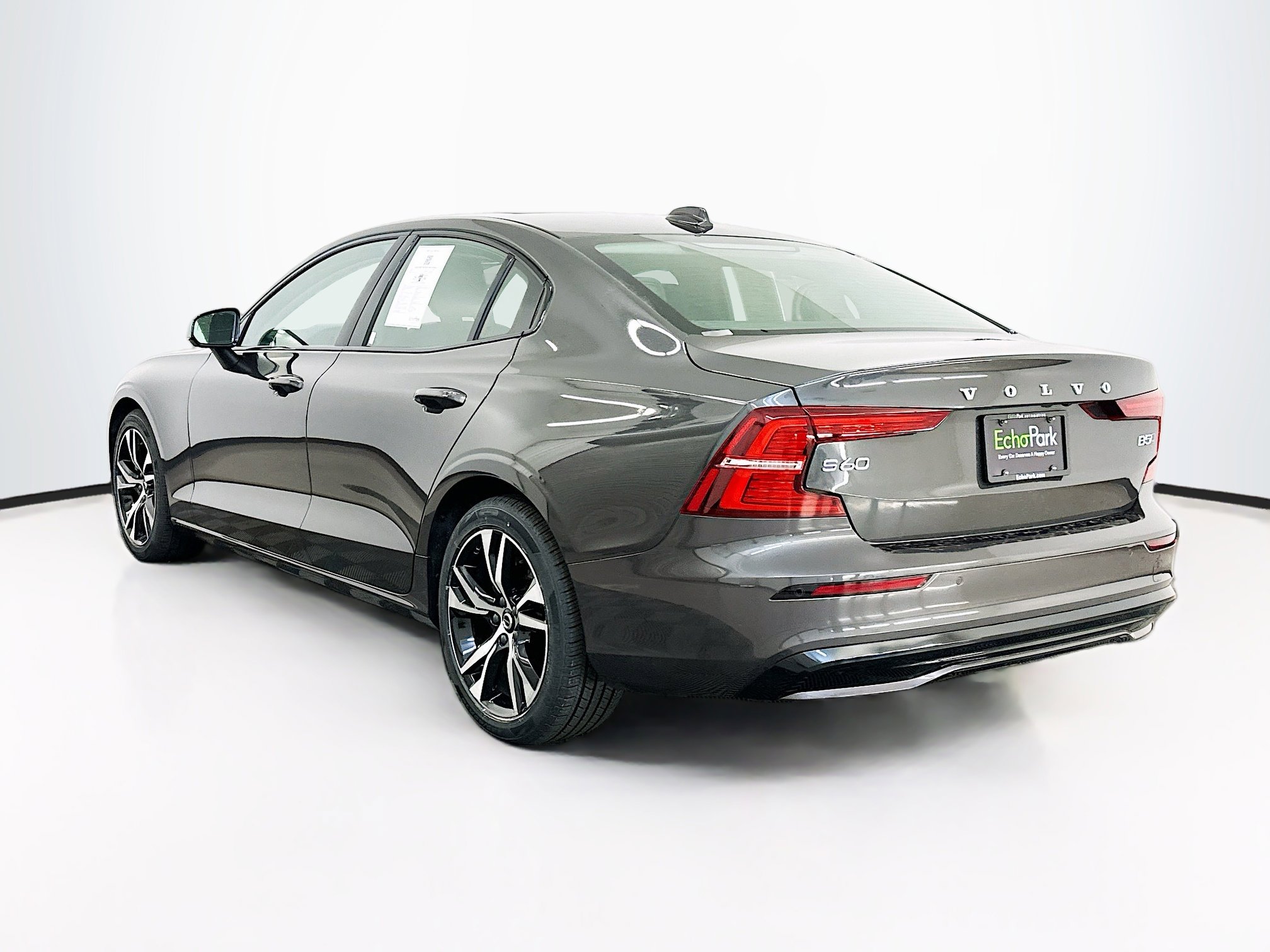 Used 2025 Volvo S60 B5 Core image 5