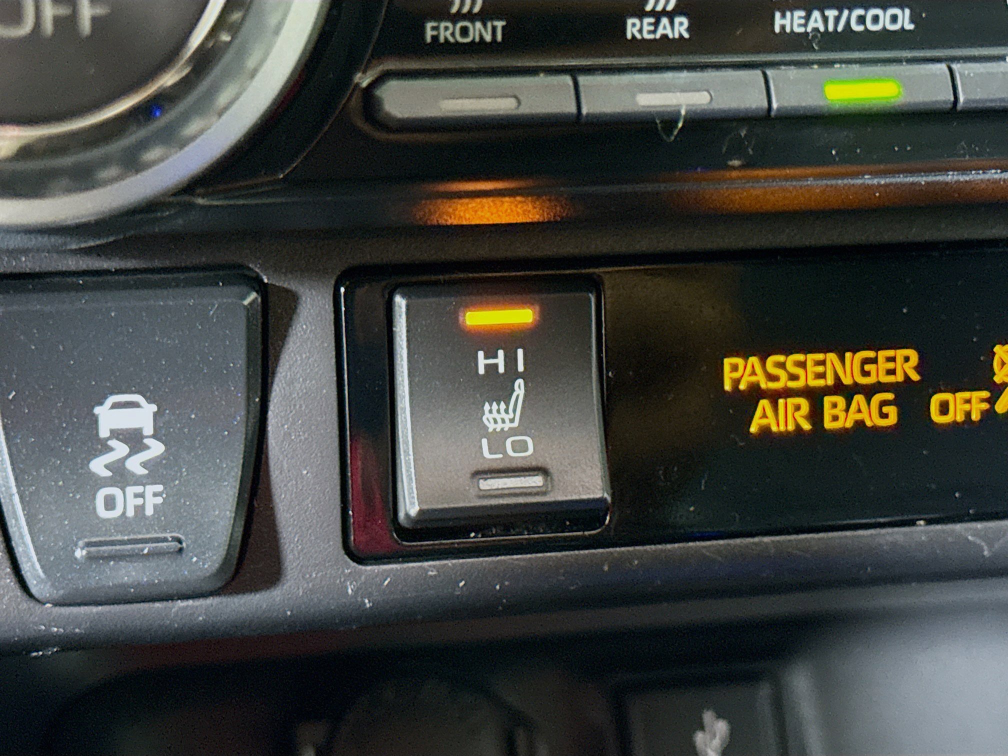 Certified 2020 Toyota RAV4 XLE Premium AWD/4WD image 21