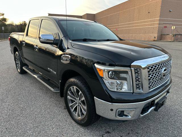 Used 2017 Nissan Titan SL image 3