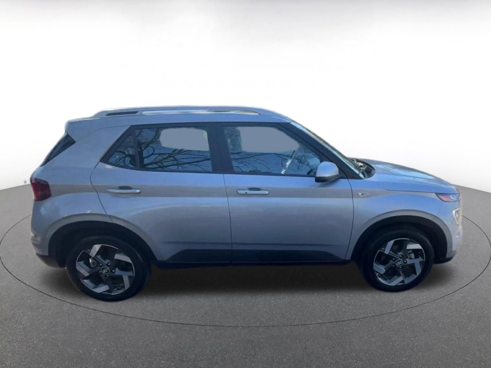 Used 2025 Hyundai Venue SEL image 16