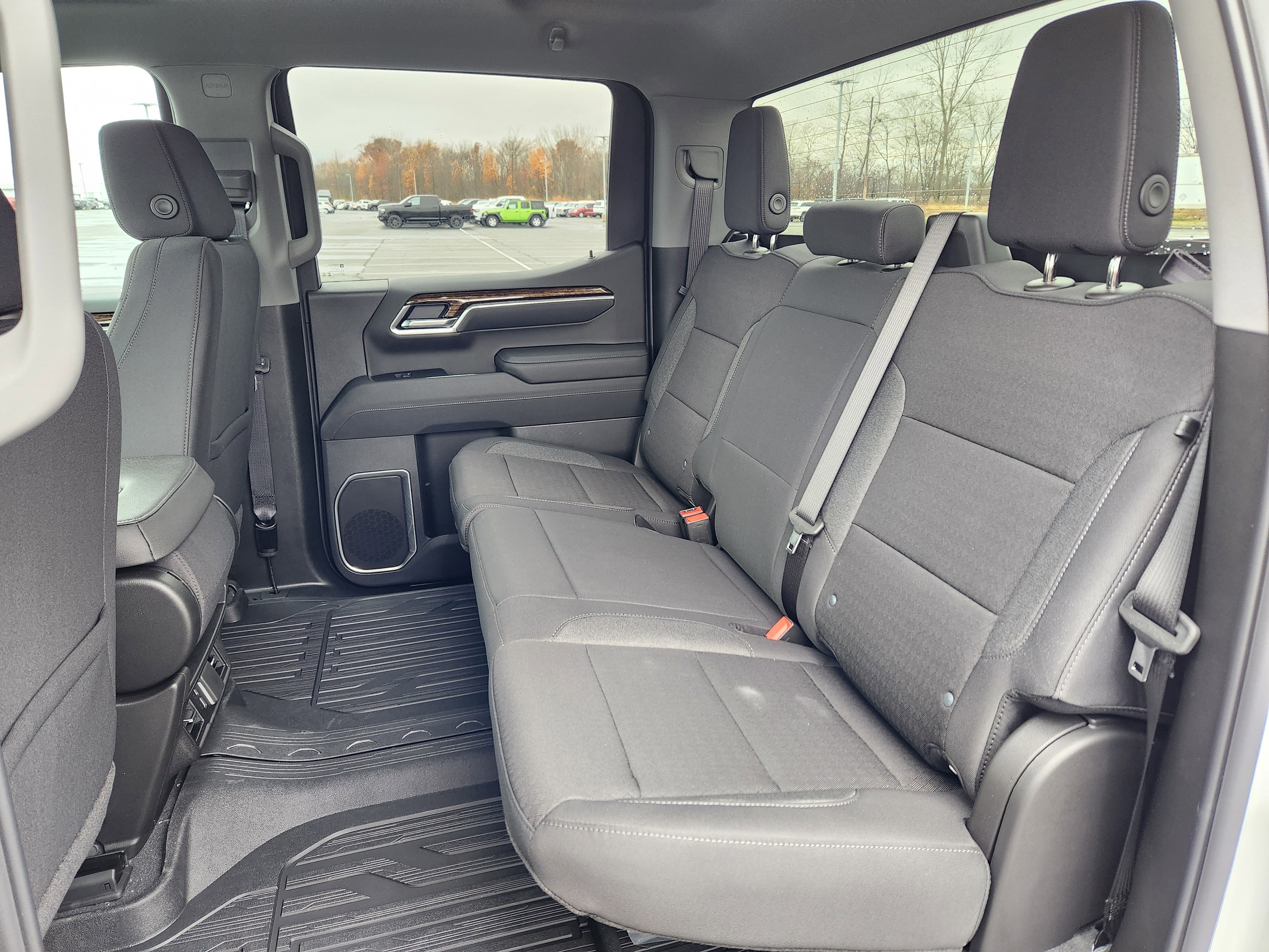 New 2026 GMC Sierra 1500 SLE image 8