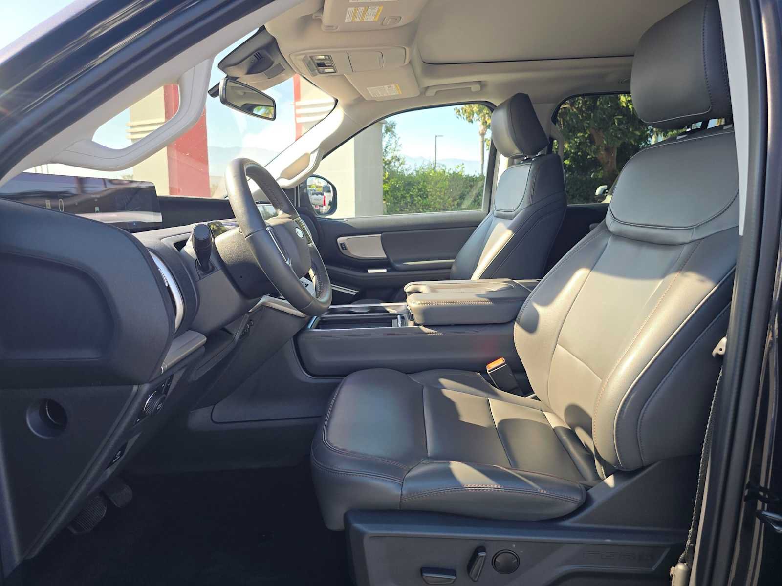 Used 2025 Ford Expedition Active AWD/4WD image 22