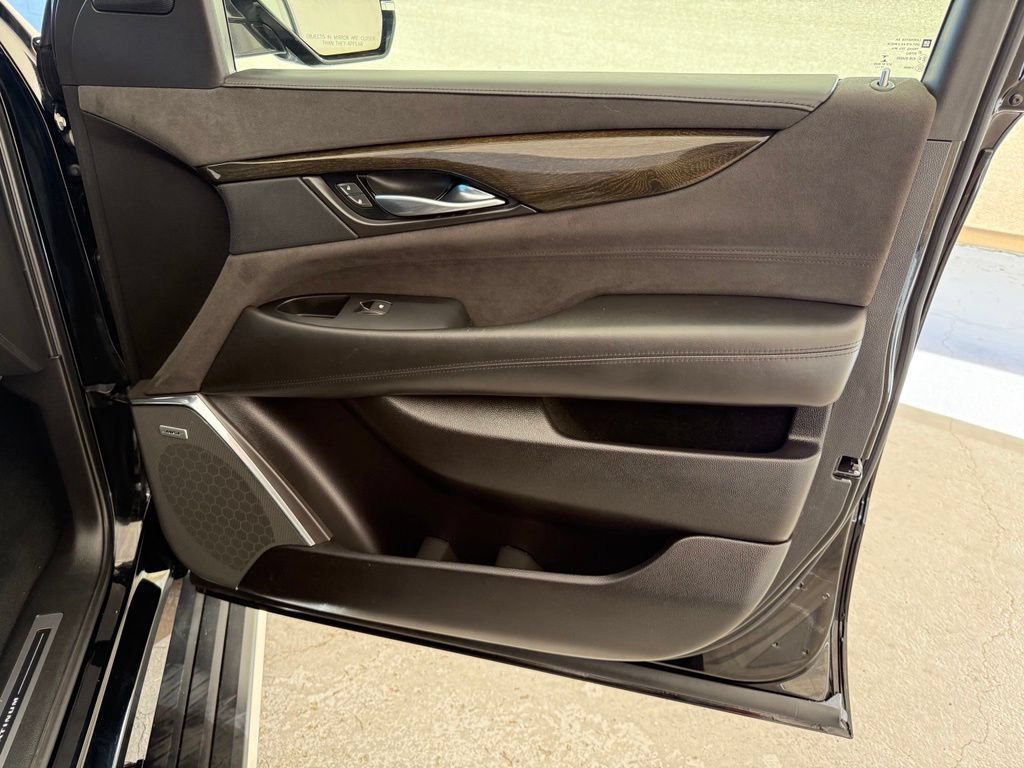 Used 2018 Cadillac Escalade Platinum AWD/4WD image 10