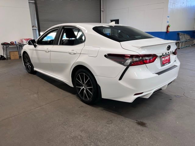 Used 2022 Toyota Camry SE FWD image 5