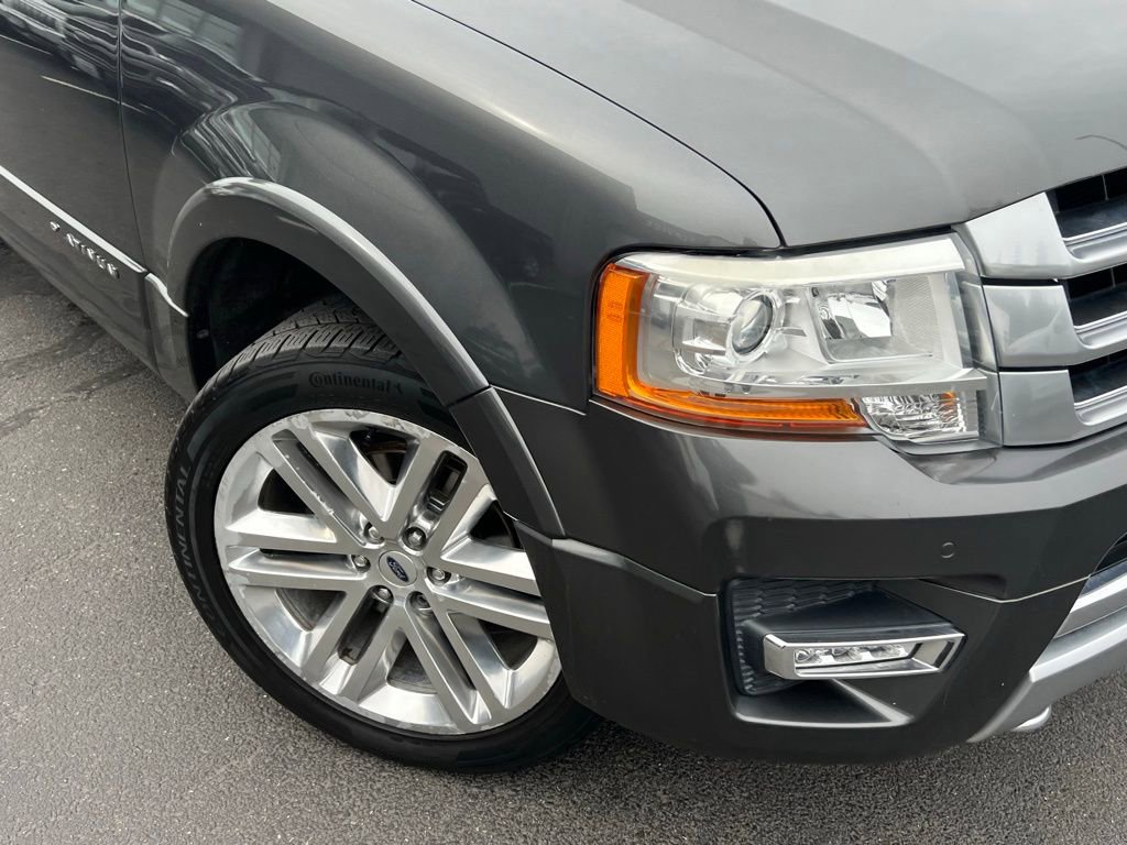 Used 2015 Ford Expedition Platinum image 2