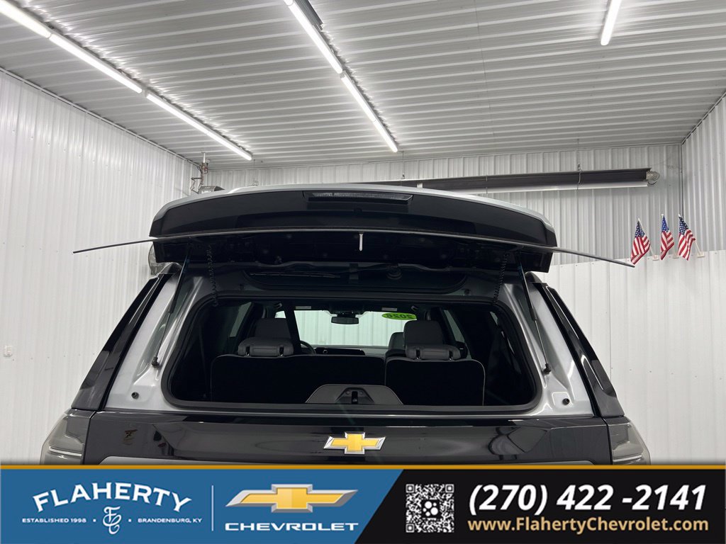 Used 2026 Chevrolet Suburban Premier AWD/4WD image 23