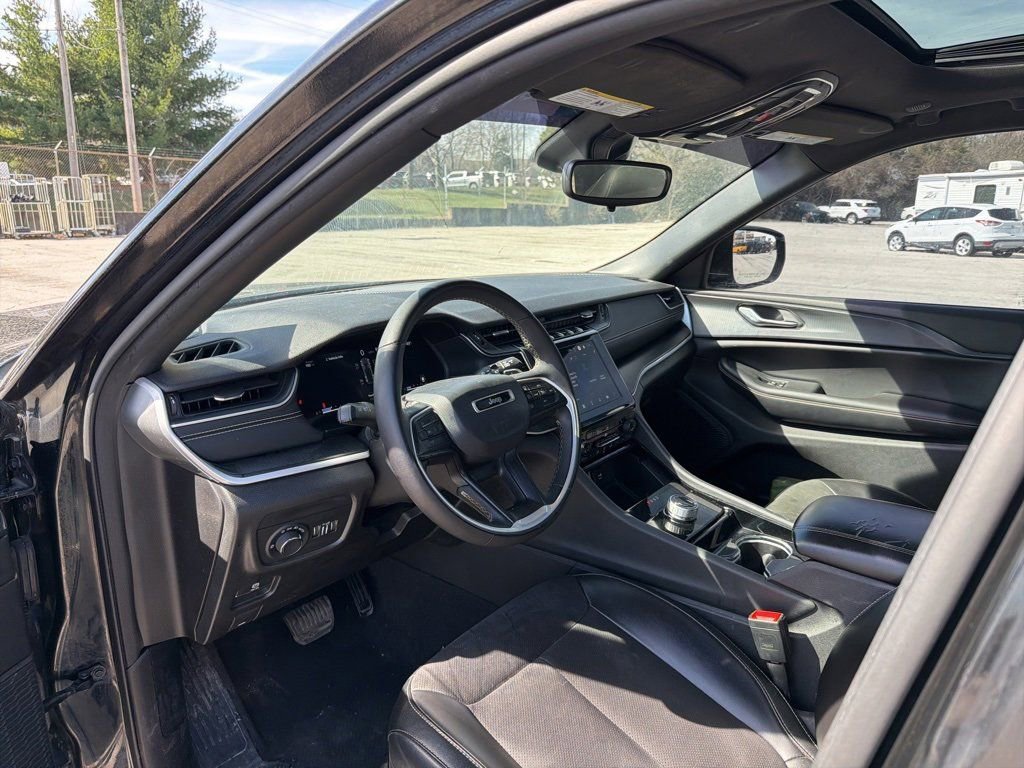 Used 2023 Jeep Grand Cherokee Altitude image 14