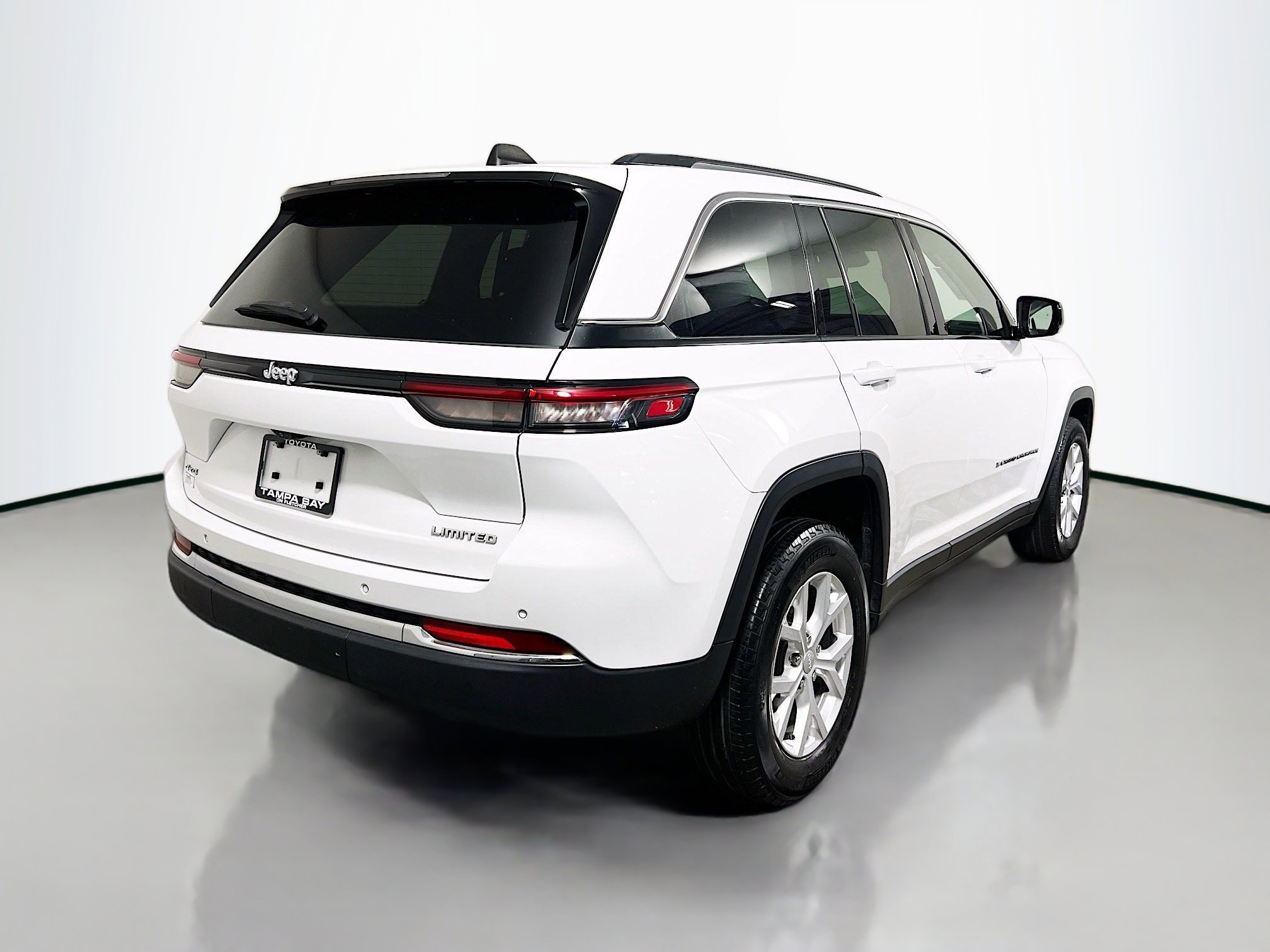 Used 2023 Jeep Grand Cherokee Limited image 4