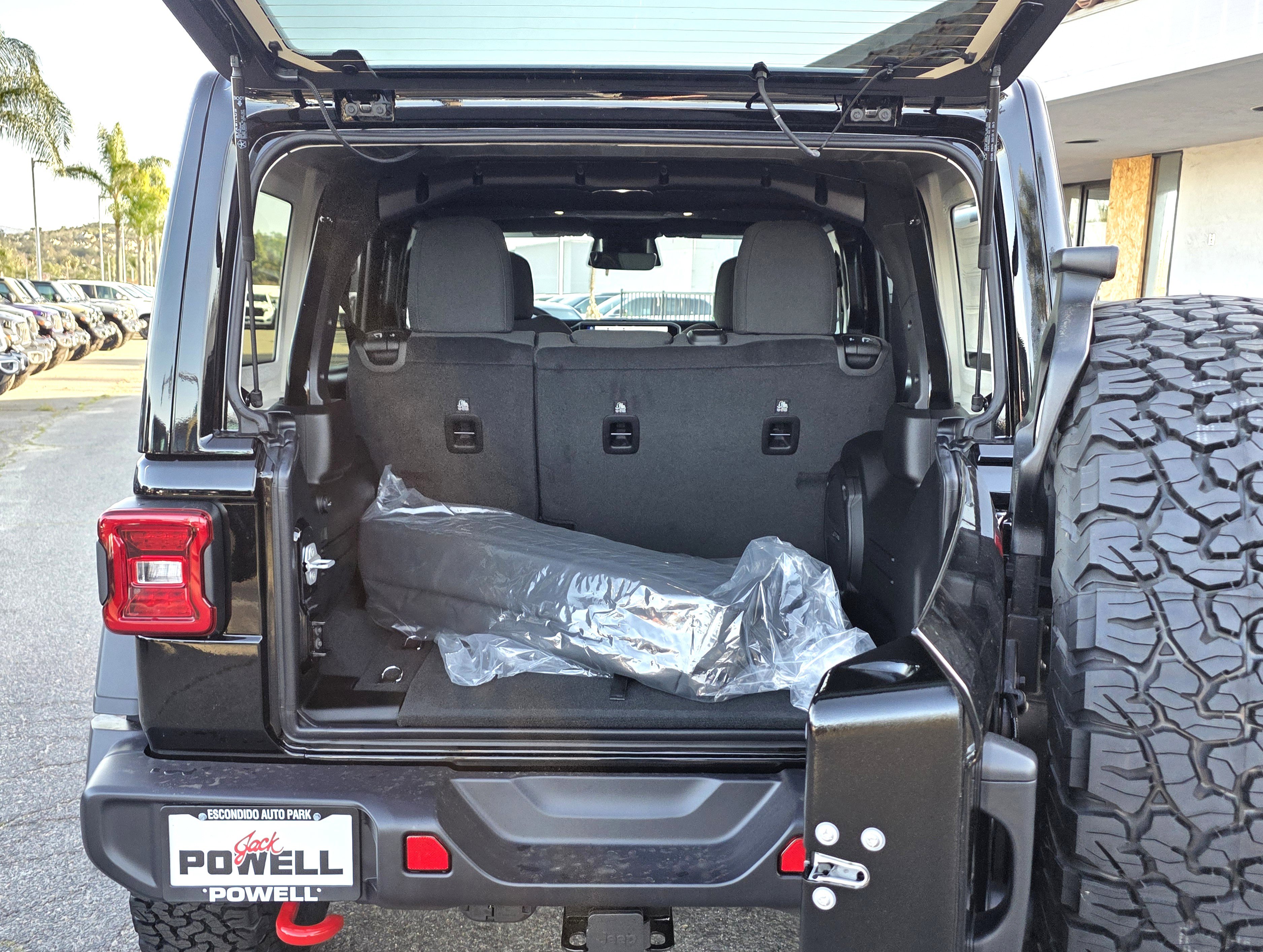 New 2026 Jeep Wrangler Unlimited Rubicon w/ Technology Group AWD/4WD image 19