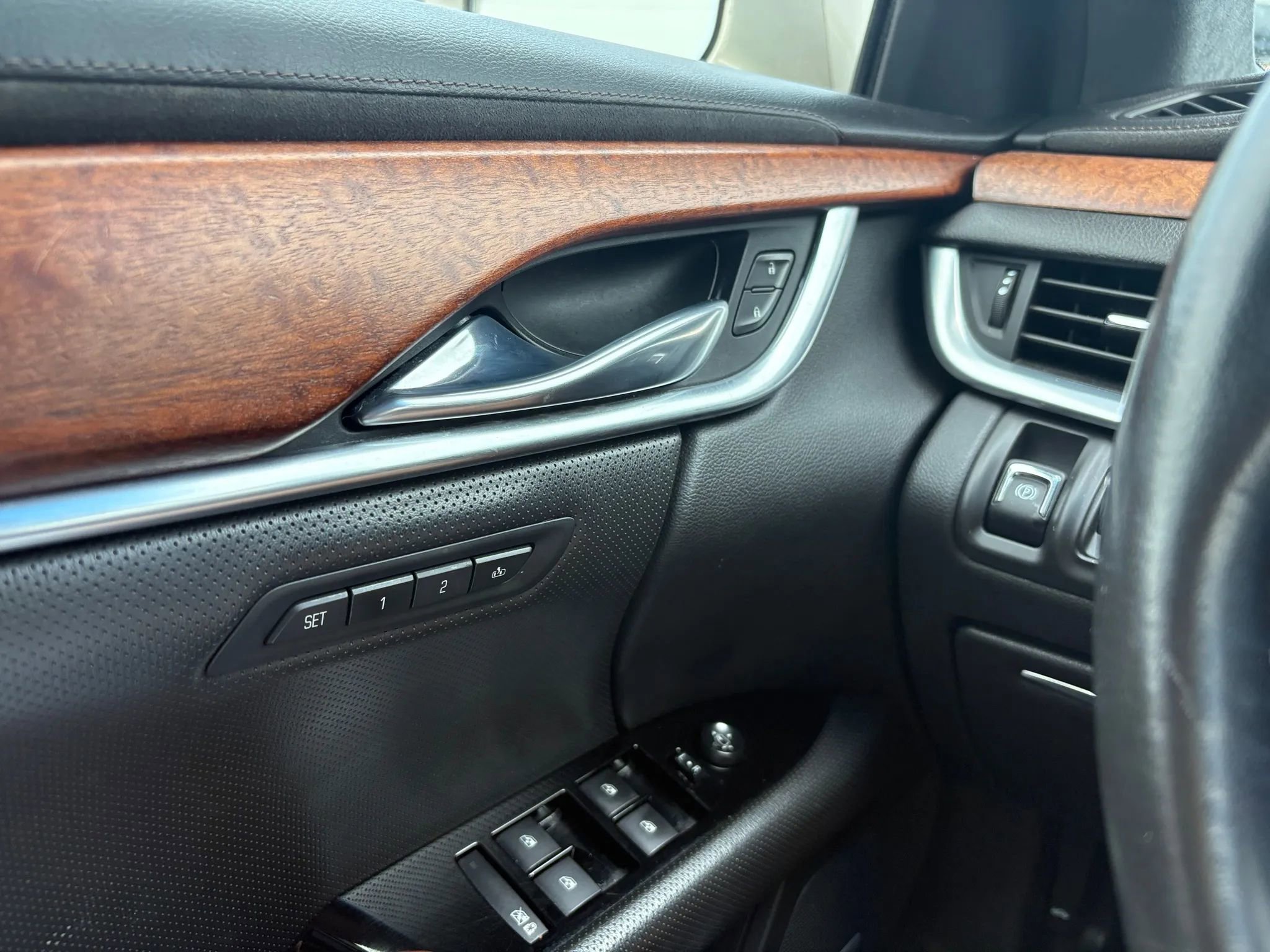 Used 2015 Cadillac XTS Luxury image 26