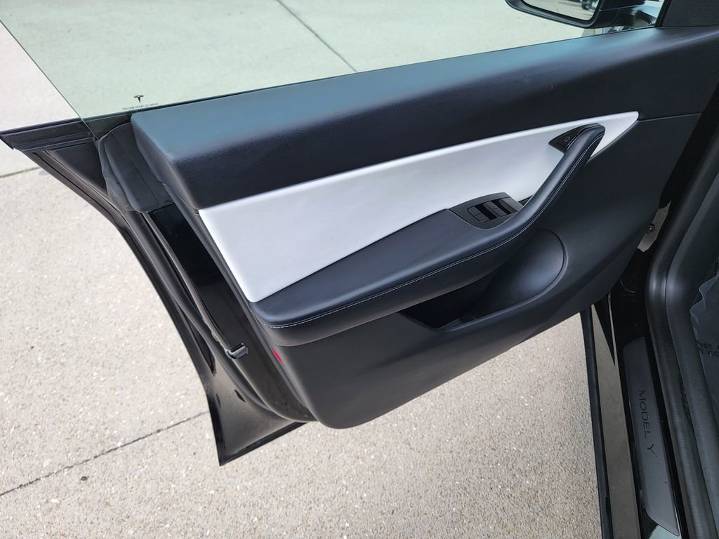 Used 2021 Tesla Model Y Long Range AWD/4WD image 12