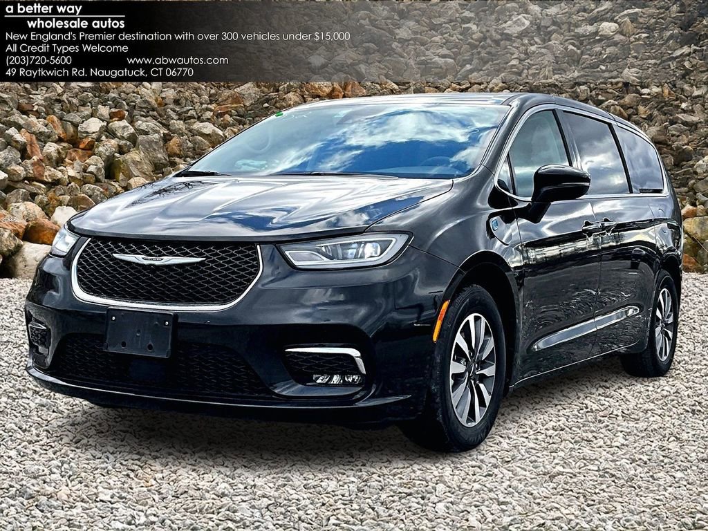 Used 2023 Chrysler Pacifica Touring-L image 1